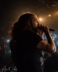 היתומים מדליקים אור – סיקור הופעתה של Orphaned Land עם חימום של Clapsodra ברידינג 3